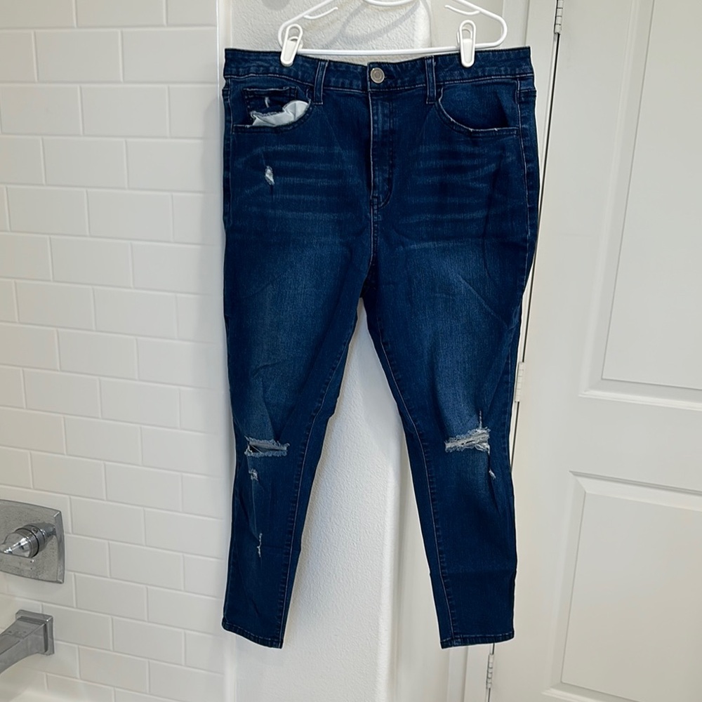 SO Blue Jeggings with Stretch and Distressed Details